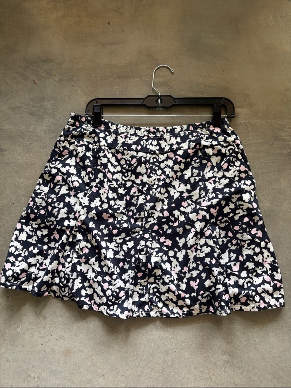 Womens Floral Print golf/tennis Skirt - Black, White & Pink